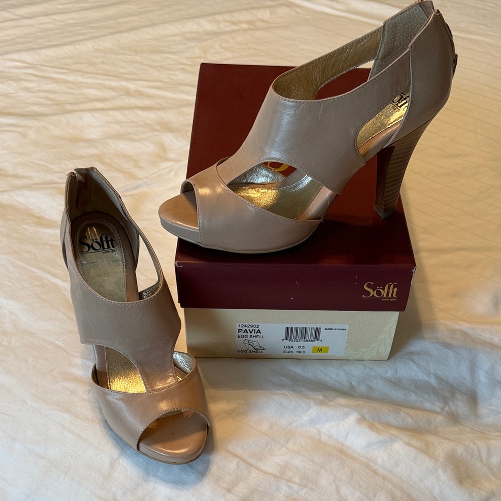 Sofft Women's Tan Peep Toe Heels